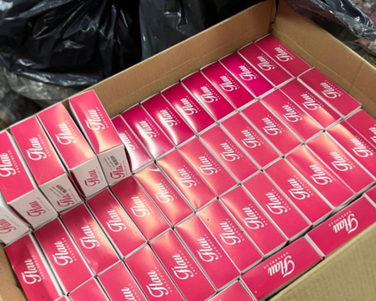 Cajas de productos Flau listas para entregar